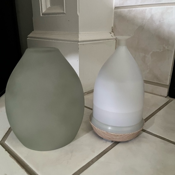 Essential Oils/Oil Diffuser - Picture 2 of 5